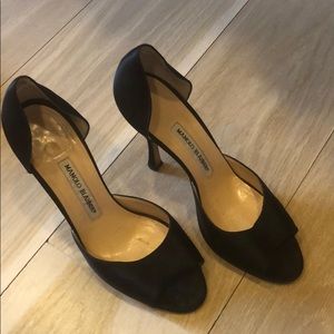 ❤️ Manolo blahnik black satin open toe pumps